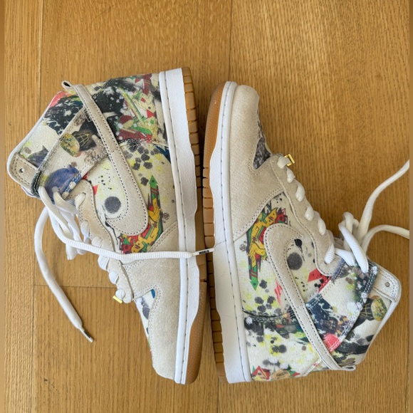NIKE/SUPREME Dunk High x Jean Michel Basquiat Cream & White Graphic Sneakers - Picture 1 of 3